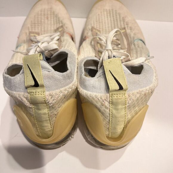 Nike Air Vapormax 2021 Knit Sneakers White Mens 9.5 DQ7633-100 Mismatched Swoosh - Picture 6 of 11